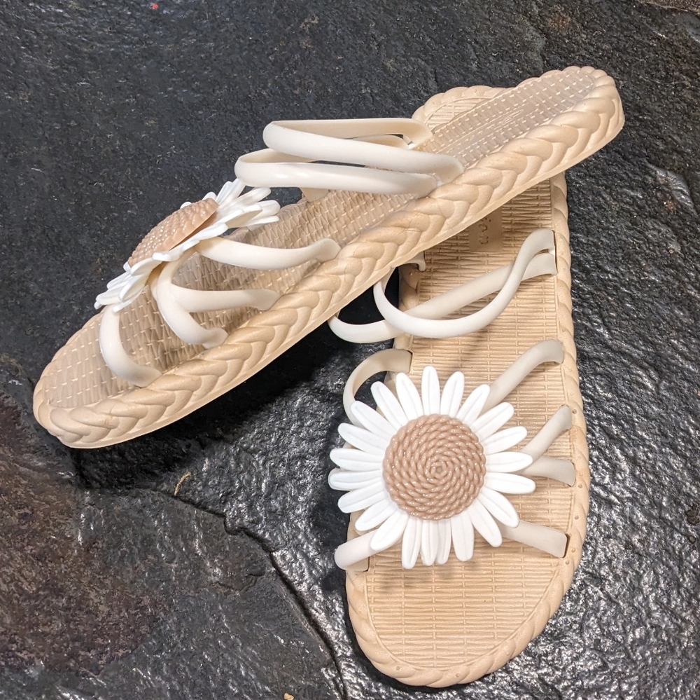 Daisy slippers/sandals